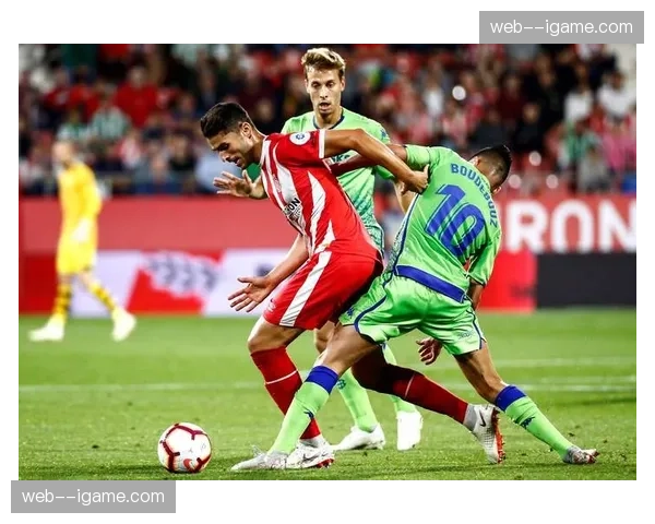 贝蒂斯前锋威廉-若泽头球破门，打入个人西甲百球