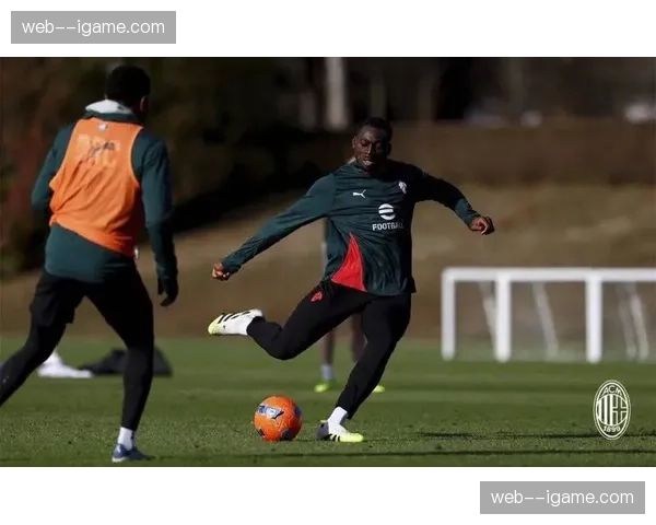 摩纳哥中场福法纳接受本报采访,谈及球队近期射门训练的重点变化 摩纳哥中场福法纳接受本报采访,谈及球队近期射门训练的重点变化